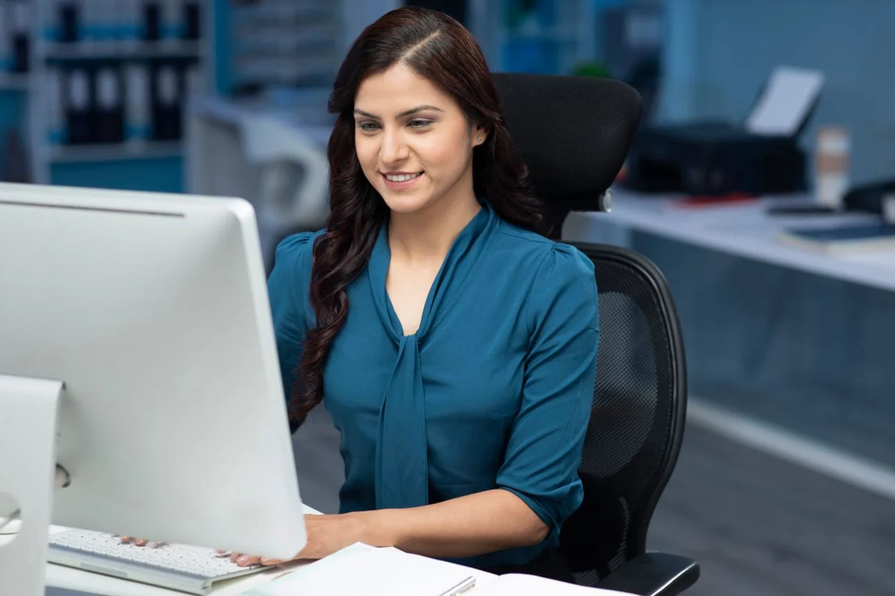 What Does an Office Assistant Do? Skills and Daily Tasks Explained